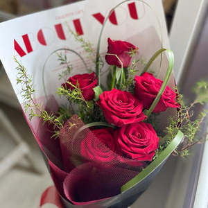 Red Roses x6 -  Kiwiana Style