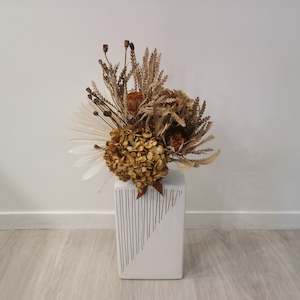Dried Flower: Natural Hydrangea Arrangement