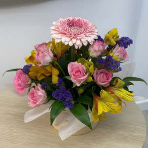 Frontpage: Florist Choice Hatbox Arrangement (Preorder)