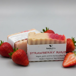 Gift: Strawberry & Rhubarb Body Bar - fields&Co