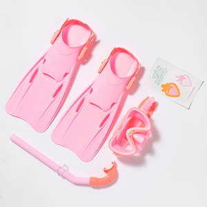 Play: Sunnylife Kids Dive Set Medium Sea Seeker Strawberry