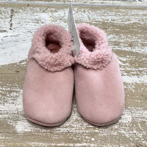 Wear: Four Peaks Baby Lambskin Booties Pastel Pink Suede