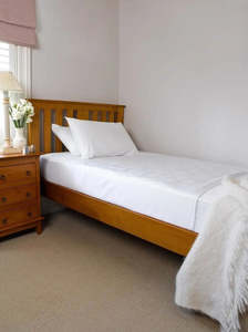 Bed Chair Pads: Brolly Sheets Bed Pad with Wings - Single