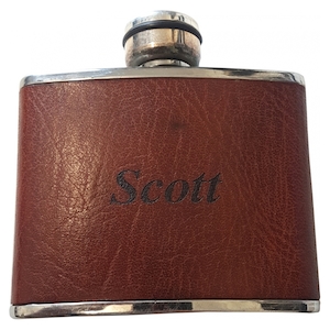 High Quality Engravings: Leather bound hip flask