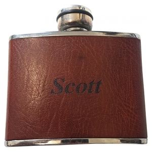 High Quality Engravings: Leather bound hip flask