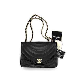 CHANEL VINTAGE BLACK CHEVRON LAMBSKIN FLAP BAG