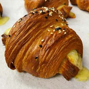 Jalapeño Cheddar Croissant