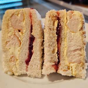 Sandwiches: Chicken Cranberry Club Sandwich