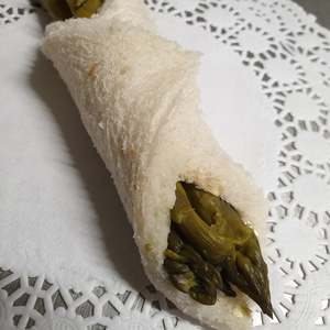 Sandwiches: Asparagus Rolls