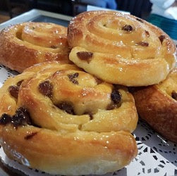 Muffins Scones Pastries: Pain aux raisin