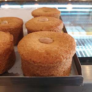 Small Cakes: Almond Rondos