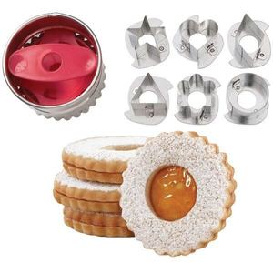 Wilton Round Christmas Linzer Cutter Set
