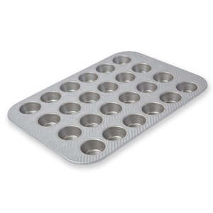 Bakeware: USA Pan Mini Muffin pan 24cup