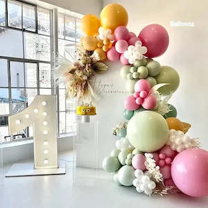 1st birthday Archway set up