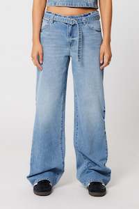 Abrand: ABRAND 99 Baggy Belt Liv Light Vintage Indigo