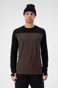 MONS ROYALE Mens Yotei Merino Long Sleeve Logo Cedar Black