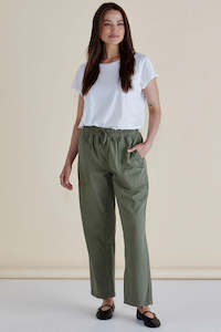 BETTY BASICS Quinn Cotton Jogger Khaki Green