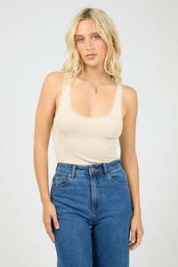 ALL ABOUT EVE Washed Rib Lace Tank Vanilla