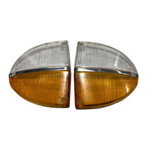 Triumph: SIDE & INDICATOR LENS Triumph 2000 2.5 2500 Front 2nd Hand Pair
