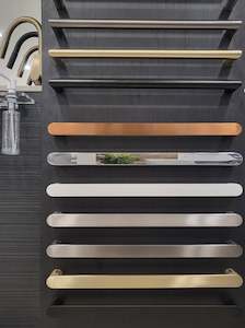 Single Bar Bathroom Towel Rails: CODE FLOW 840 HEATED TOWEL RAIL 7 COLOURS