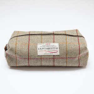 Beard: CAPTAIN FAWCETT Tweed Wash Bag