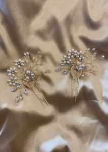 Gold floral design hair pin set Express NZ Wide