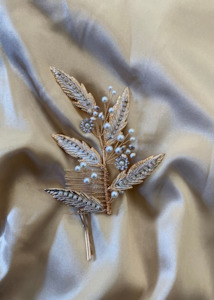Accessories: Gold leaf design hair comb Express NZ Wide