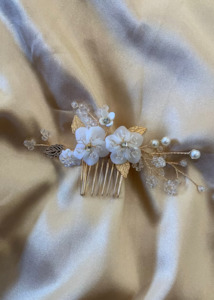 Dainty gold floral design hair comb Express NZ Wide