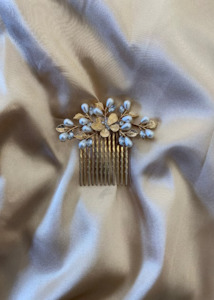 Accessories: Butterfly pearl gold hair comb Express NZ Wide