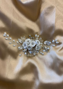 White Dainty Flowers Hair Comb Express NZ Wide