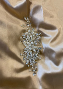 Enchanting flower arrangement hair comb Express NZ Wide