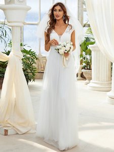 Nz Stocked Wedding Dresses: Brittany wedding dress in lace and tulle in Ivory s8 Express NZ wide