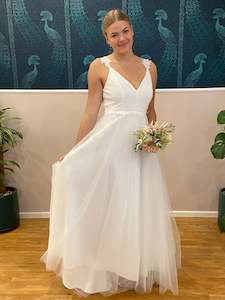Elizabeth double V neck Wedding dress in ivory Express NZ wide