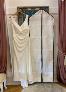 Accessories: Gown Dust Cover Bag black edge and handles