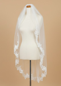Accessories: Lace trim ivory veil in 1 metre length Express NZ wide