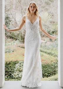In Stock: Wedding Societe V neck Wedding gown s10-12 Express NZ wide