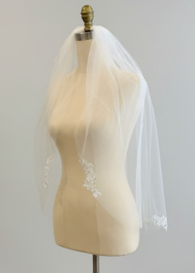 Lace detail ivory veil in .75 metre length Express NZ wide