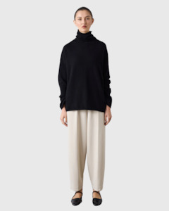 Mara Funnel Neck Black