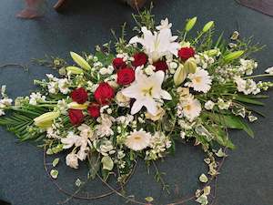Sympathy Tributes: Casket spray