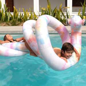 Sunnylife: Sunnylife - Giant Inflatable Noodle Snake - Tie Dye Multi