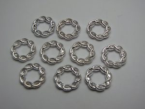 Twisted metal rings 15mm Beadzone