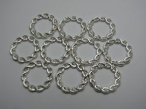Products: Twisted metal rings 20mm Beadzone