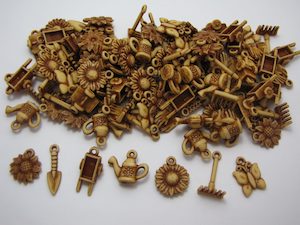 50 Gardening tool charms Beadzone