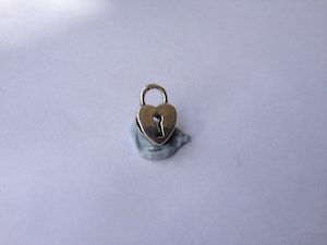 1 Metal padlock charm Beadzone