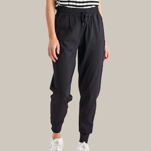 Cara Travel Jogger | Black
