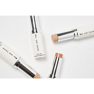 MAX AND LOUIE - Airbrush finish foundation Beauté Bar Taupō