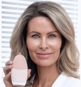 Frontpage: Blush 2-in-1 Sonic Cleanser