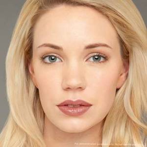 Revlon Kiss Plumping Lip Creme: Revlon Kiss Plumping - Nude Honey