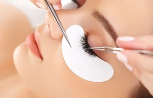 Products: Eyelash Extension Course