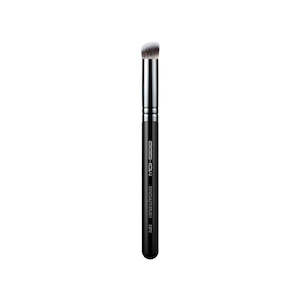 Makeup: Eigshow Concealer Brush E872